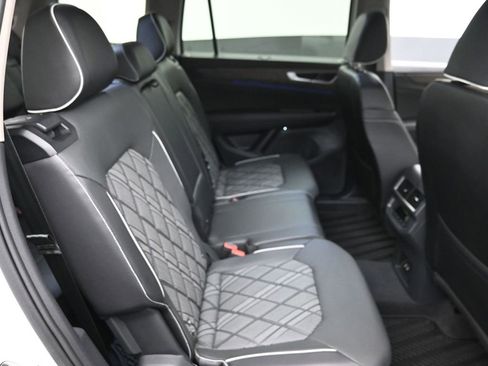 Used 2024 Volkswagen Atlas SEL Premium R-Line image 9