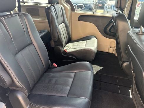 Used 2013 Chrysler Town & Country Touring-L w/ Driver Convenience Group FWD image 19