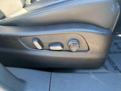 Used 2025 Cadillac XT4 Premium Luxury image 32