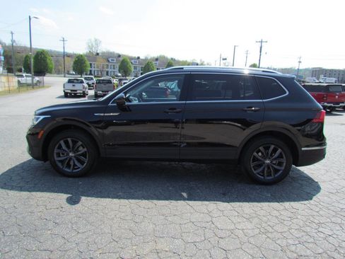 Used 2022 Volkswagen Tiguan SE image 4