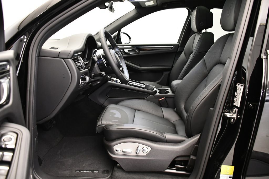 Certified 2026 Porsche Macan AWD/4WD image 41