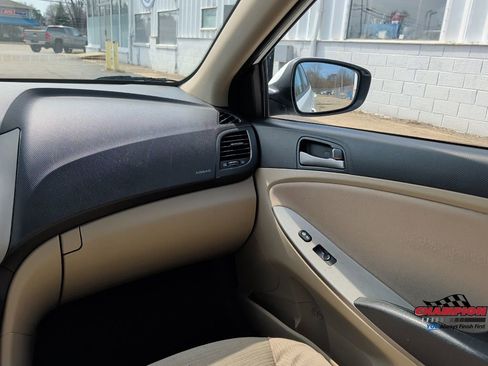 Used 2017 Hyundai Accent SE FWD image 22