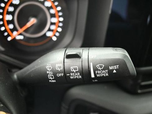 Used 2025 Jeep Wrangler Unlimited Sahara AWD/4WD image 32