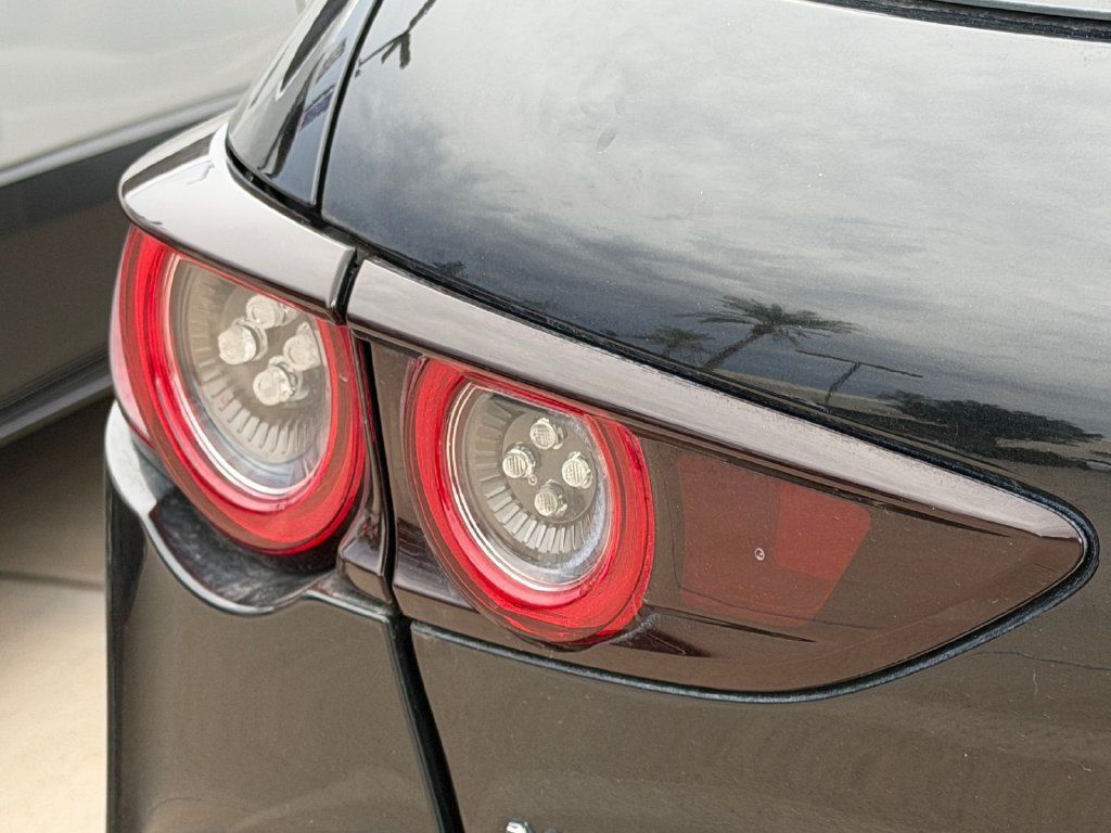 Used 2021 MAZDA MAZDA3 s FWD image 11