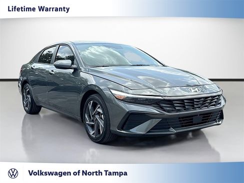 Used 2025 Hyundai Elantra Limited FWD image 1