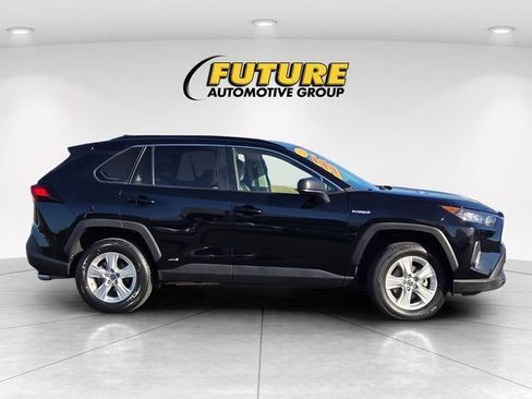 Certified 2021 Toyota RAV4 LE AWD/4WD image 4