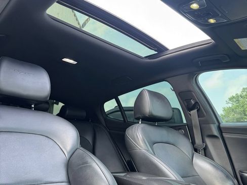 Used 2020 Kia Stinger GT1 RWD image 15