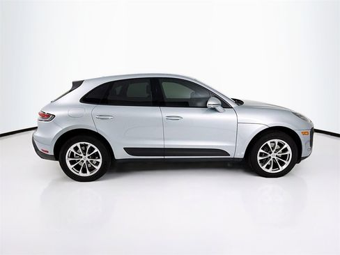 Certified 2025 Porsche Macan image 8