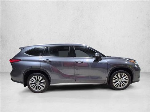 Used 2021 Toyota Highlander Platinum AWD/4WD image 4