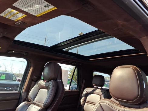 Used 2020 Lincoln Navigator Black Label w/ Cargo Convenience Package image 27