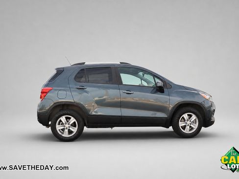 Used 2022 Chevrolet Trax LT w/ LT Convenience Package AWD/4WD image 9