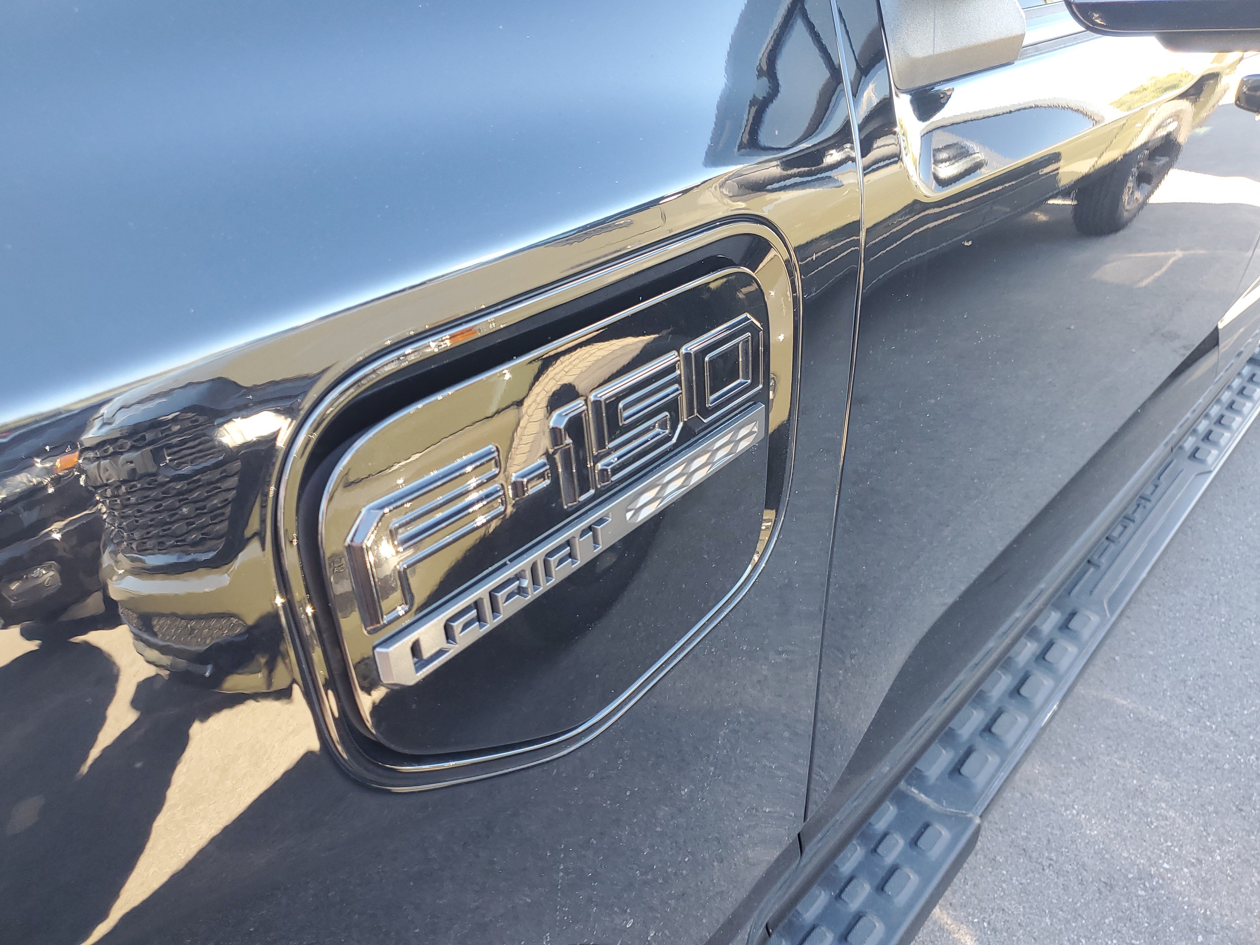 Used 2023 Ford F150 Lightning Lariat AWD/4WD image 5