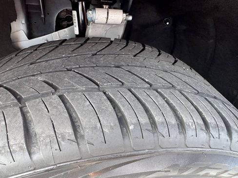 Used 2023 Jeep Grand Cherokee Altitude RWD image 12