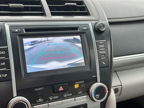 Used 2014 Toyota Camry LE image 15