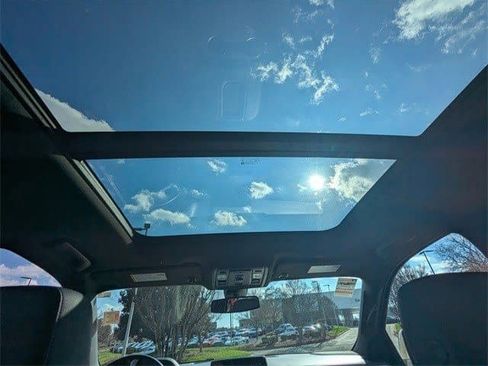 Used 2022 Chevrolet Tahoe Z71 image 13