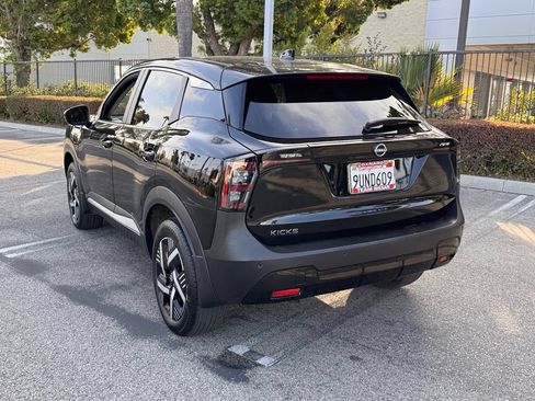 Certified 2025 Nissan Kicks SV FWD image 6