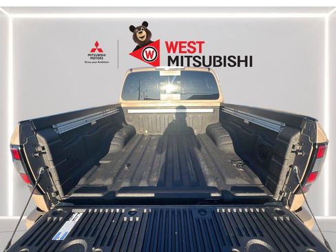 Used 2023 Nissan Frontier PRO-4X w/ Pro Convenience Package AWD/4WD image 16