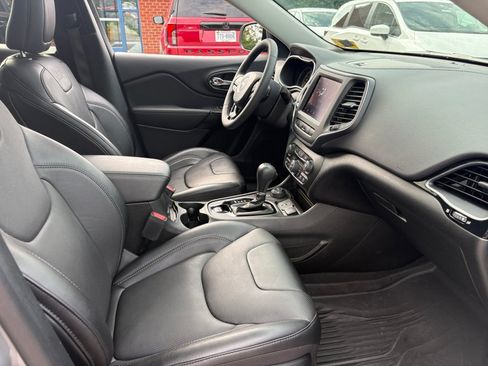 Used 2023 Jeep Cherokee Altitude Lux w/ Lux Elite Package AWD/4WD image 32