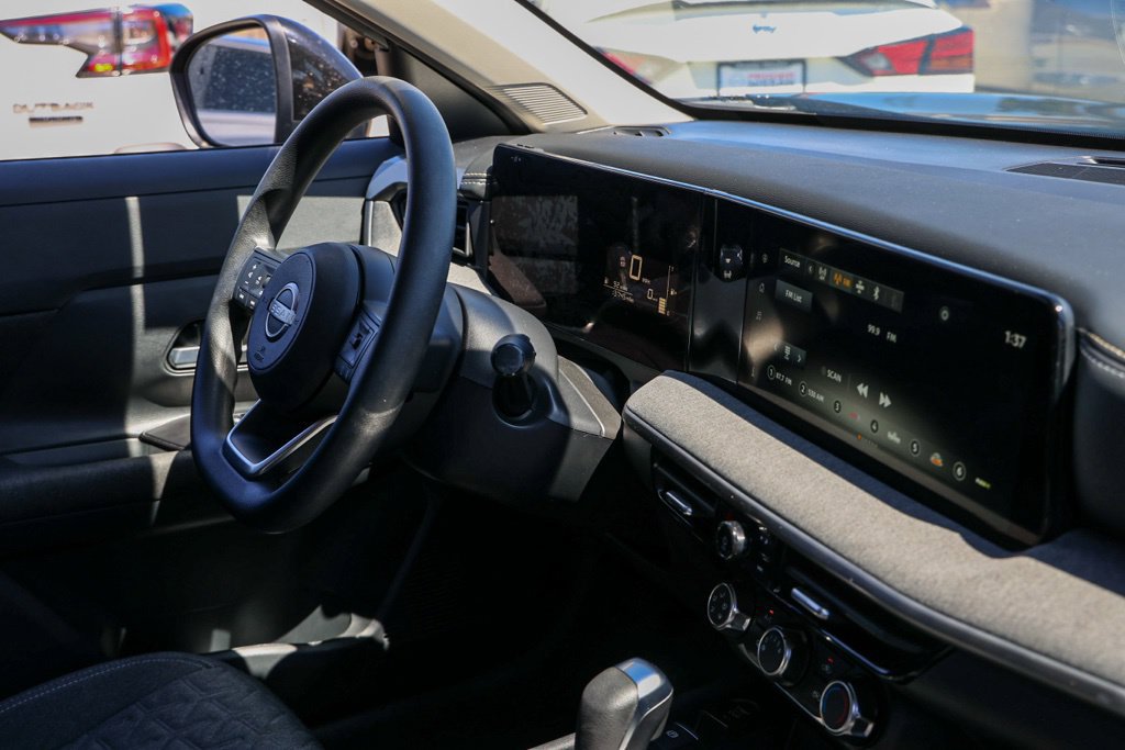 Used 2025 Nissan Kicks SV FWD image 22