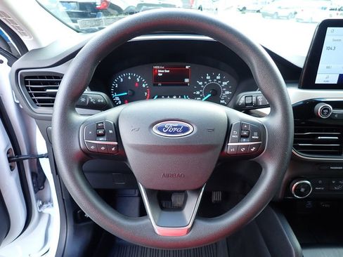 Used 2022 Ford Escape SE image 17