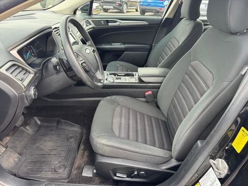 Used 2018 Ford Fusion SE w/ Fusion SE Technology Package image 6