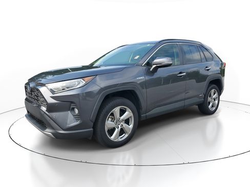 Used 2020 Toyota RAV4 Limited AWD/4WD image 3