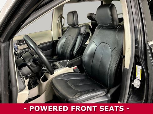 Used 2022 Chrysler Pacifica Touring-L w/ Uconnect Theater Family Group FWD image 21