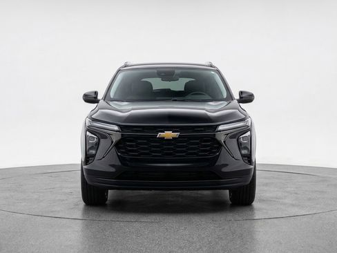 Used 2025 Chevrolet Blazer LT FWD image 2