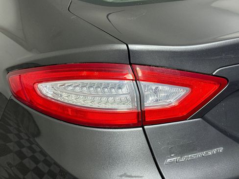 Used 2016 Ford Fusion SE image 35