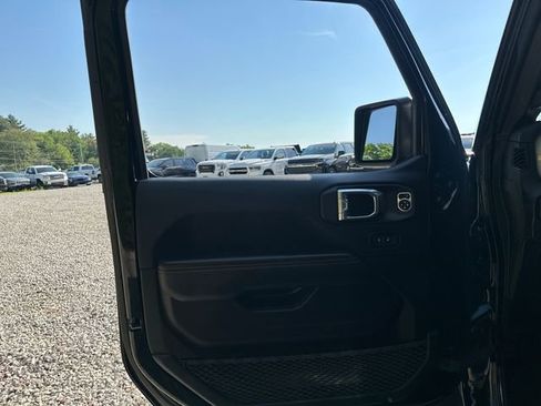 Used 2025 Jeep Wrangler Unlimited Sahara w/ Safety Group AWD/4WD image 23