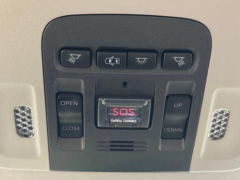 Used 2019 Toyota Camry SE w/ Convenience Package FWD image 46