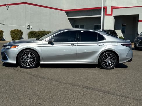 Used 2022 Toyota Camry XLE FWD image 9