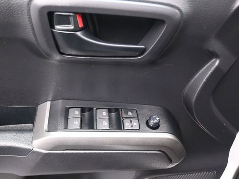 Used 2022 Toyota Tacoma SR image 27