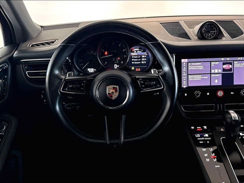Used 2023 Porsche Macan AWD/4WD image 16