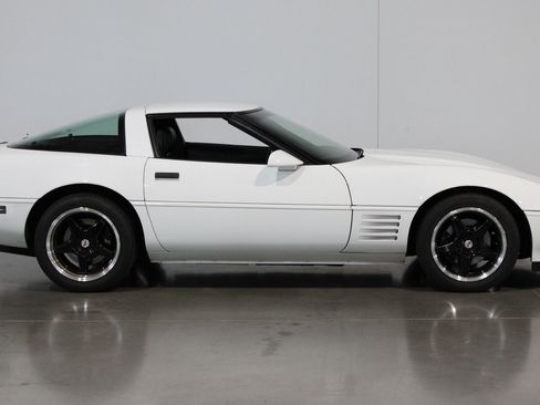 Used 1992 Chevrolet Corvette Coupe RWD image 36