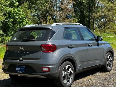 Certified 2025 Hyundai Venue SEL FWD image 9