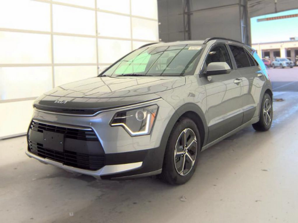 Used 2025 Kia Niro LX FWD image 2