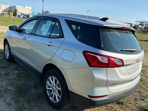 Used 2018 Chevrolet Equinox LS FWD image 8