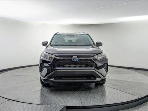 Used 2020 Toyota RAV4 LE w/ Phone Cable & Charge Package image 11