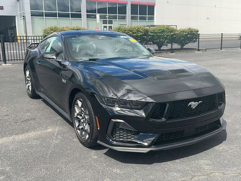 Used 2025 Ford Mustang GT Premium w/ GT Performance Package RWD image 3