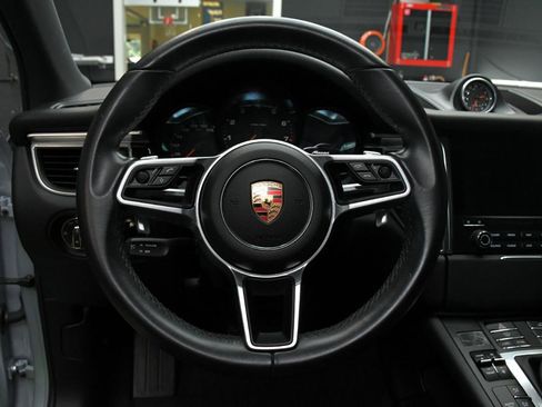 Used 2018 Porsche Macan AWD/4WD image 21