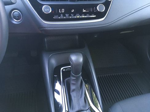 Used 2025 Toyota Corolla SE AWD/4WD image 17