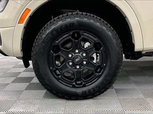 Used 2025 Ford Ranger Lariat w/ FX4 Off-Road Package AWD/4WD image 9
