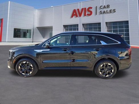 Used 2024 Kia Sorento S image 11