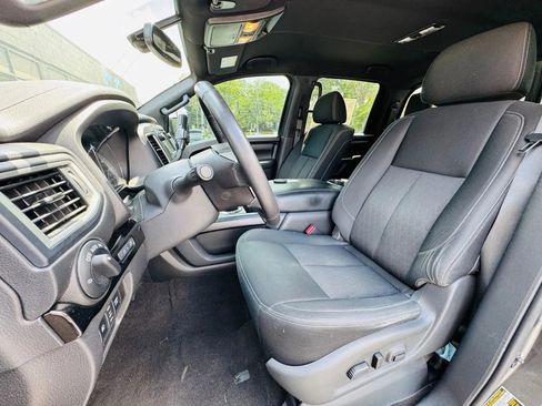Used 2019 Nissan Titan SV w/ SV Convenience Package image 11