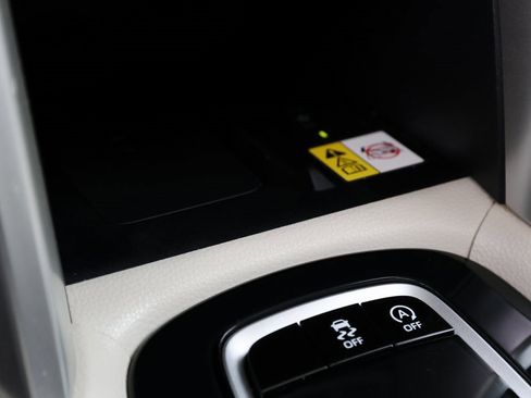 Used 2022 Toyota Corolla Cross XLE w/ Convenience Package image 29