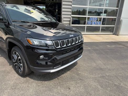 Used 2023 Jeep Compass Limited w/ Sun and Sound Group AWD/4WD image 5