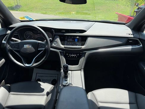 Used 2025 Cadillac XT6 Luxury FWD image 8