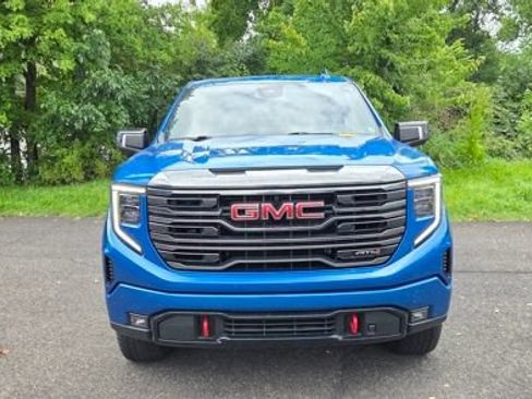 Used 2022 GMC Sierra 1500 AT4 AWD/4WD image 2