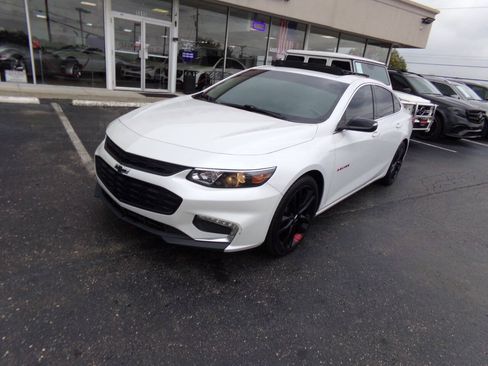 Used 2018 Chevrolet Malibu LT w/ Redline Edition FWD image 2